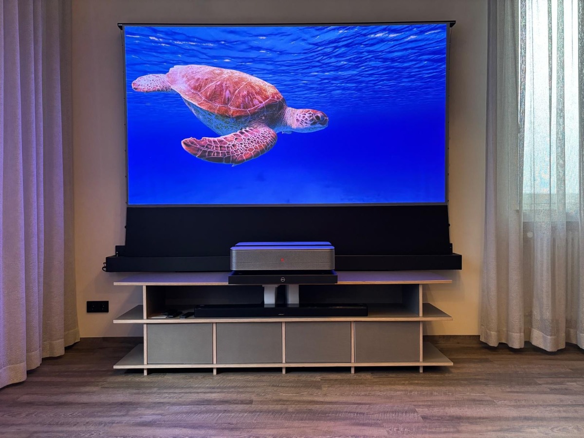 Leica Cine 1 mit Celexon Leinwand