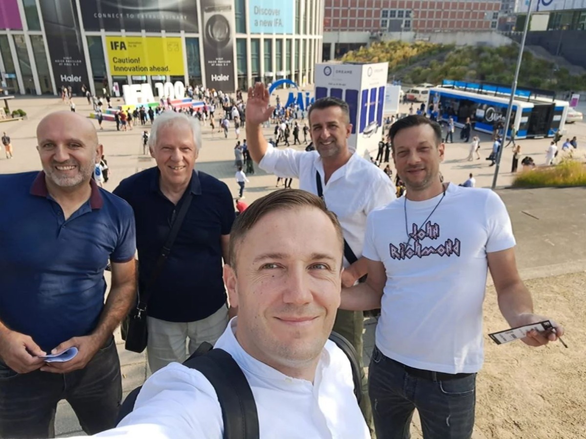 unser Teamfoto IFA Besuch (inkl. Ivo Kobas - Freelancer)